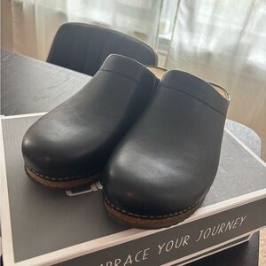 Dansko Black Leather Mariella